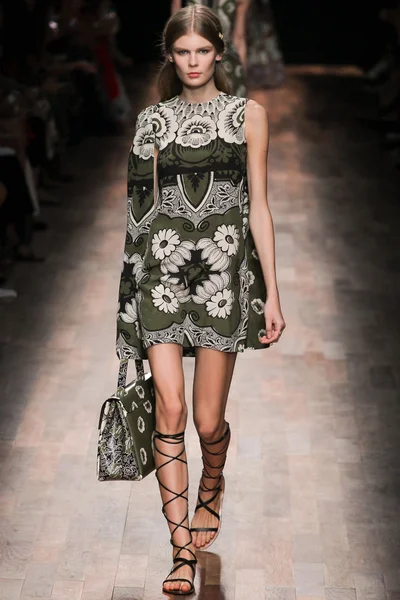 Look 18